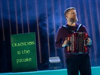 Danny O’Mahony on stage playing an accordion